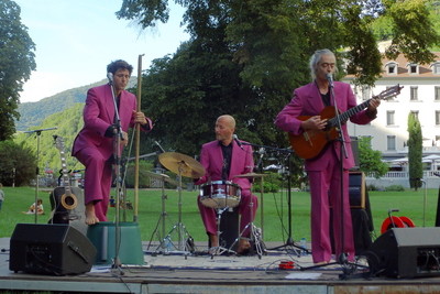 Denis Gaud et son orchestre en concert.